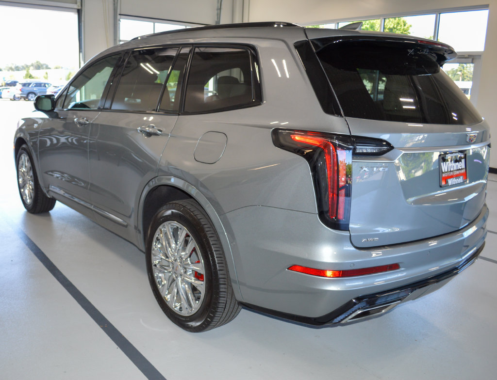 Used 2023 Cadillac XT6 Sport w/ Technology Package AWD/4WD image 6