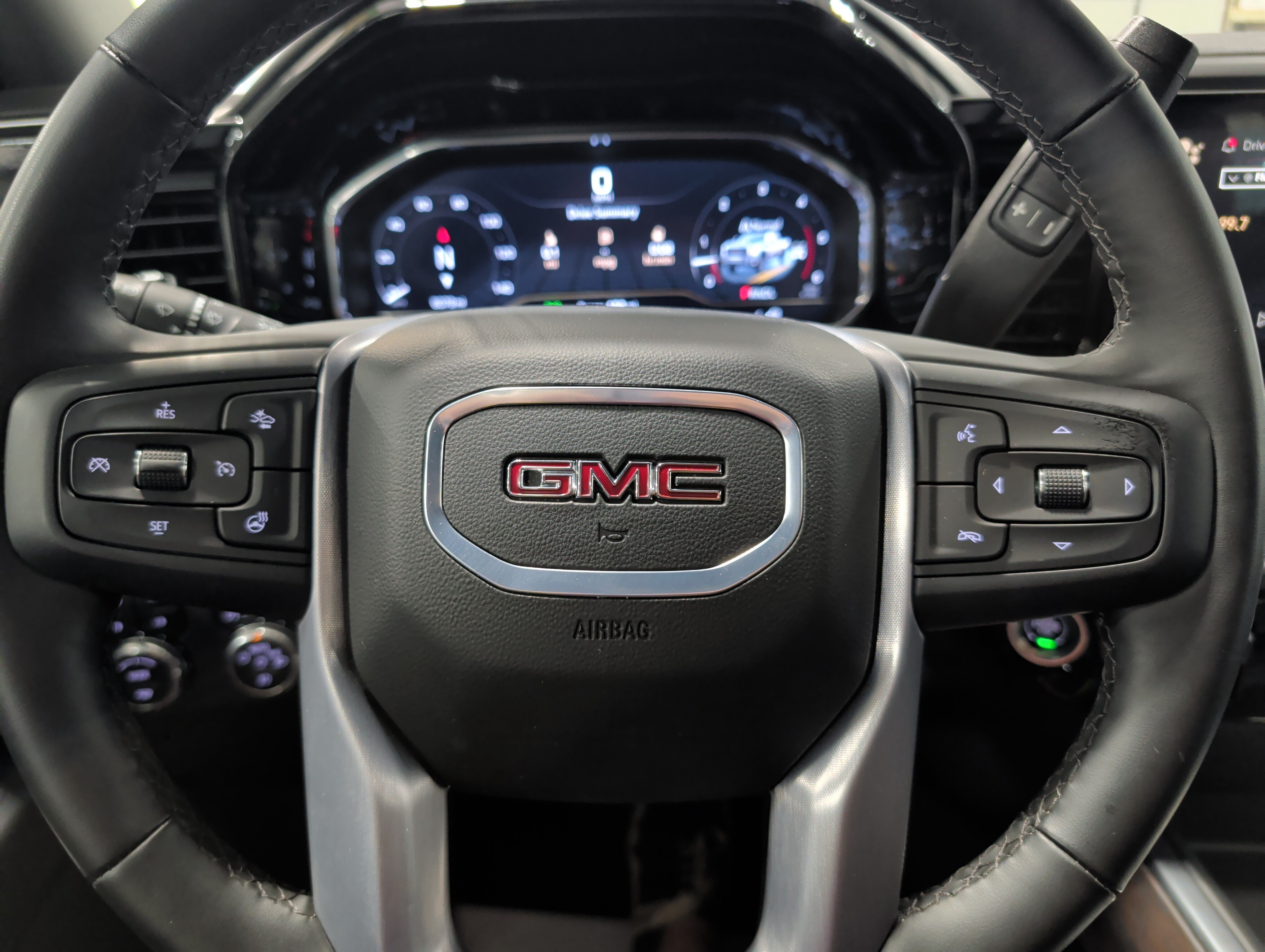 Used 2025 GMC Sierra 3500 SLT w/ SLT Premium Package AWD/4WD image 10