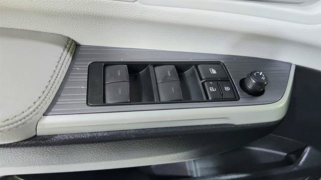 Used 2025 Toyota Sienna XLE w/ XLE Plus Package AWD/4WD image 20