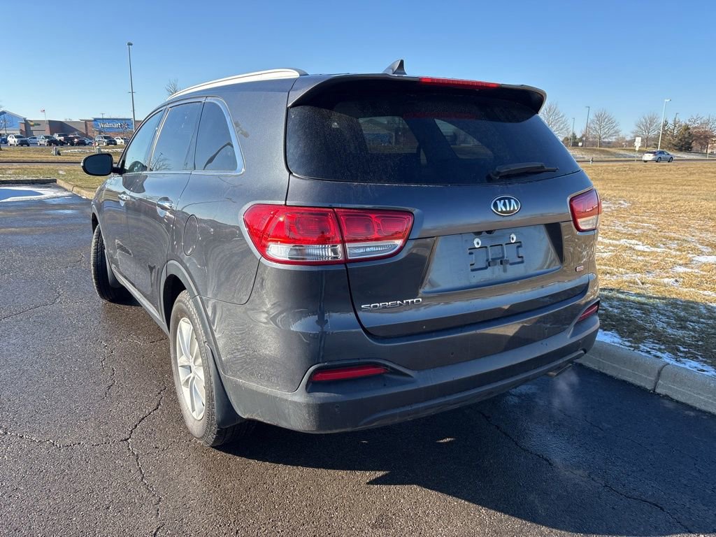 Used 2017 Kia Sorento LX w/ LX Convenience Package image 9