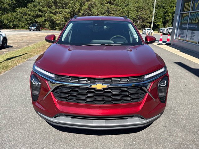 Used 2025 Chevrolet Trax LT FWD image 2