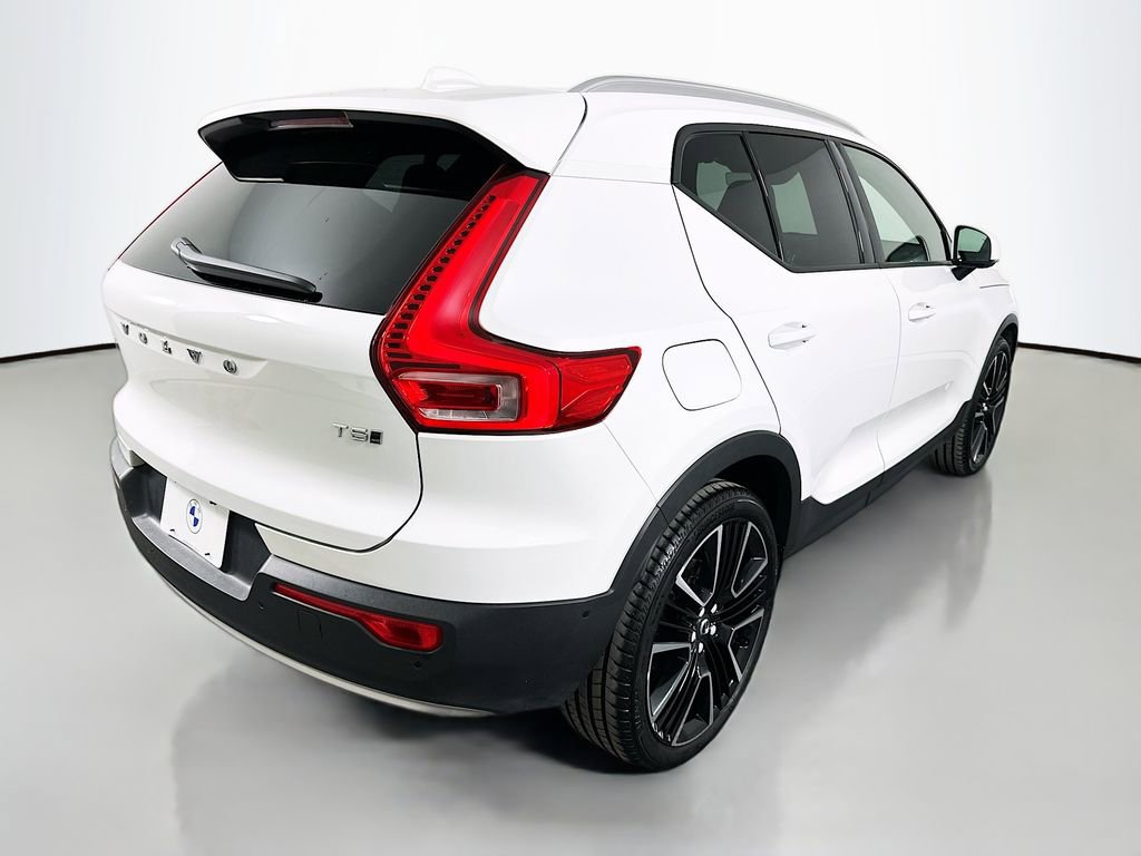 Used 2019 Volvo XC40 T5 Momentum image 5