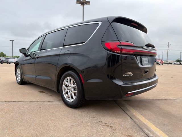 Used 2023 Chrysler Pacifica Touring-L FWD image 11