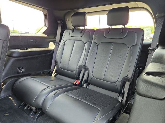 Certified 2025 Jeep Grand Cherokee L Limited w/ Luxury Tech Group II AWD/4WD image 10