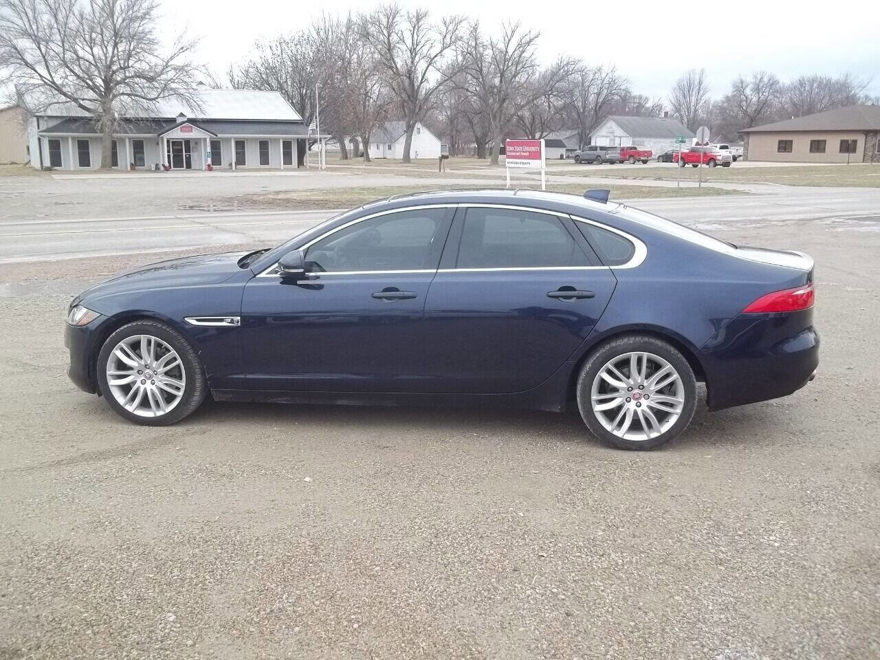 Used 2016 Jaguar XF Prestige AWD/4WD image 1