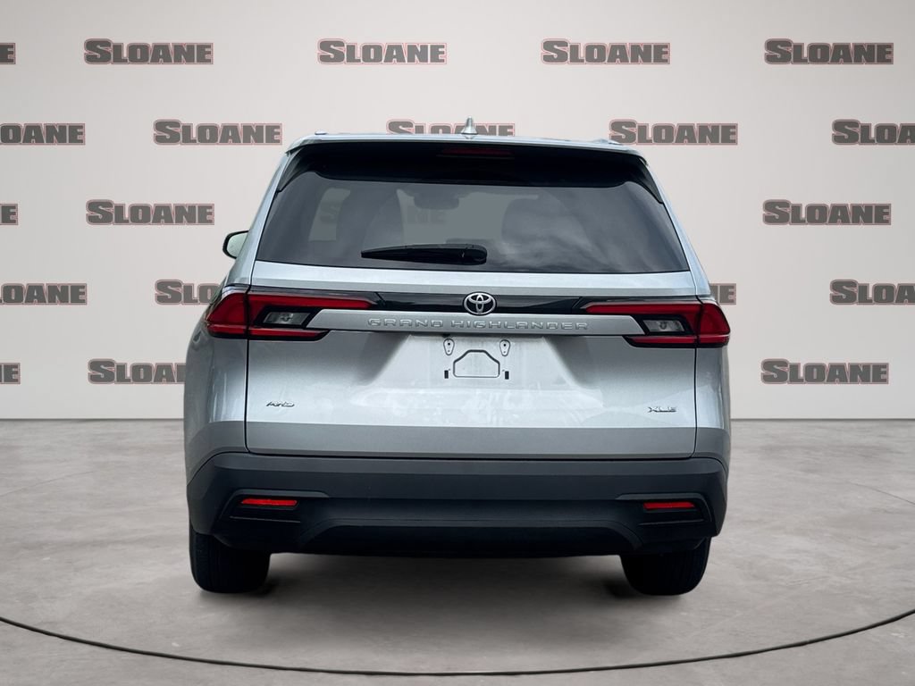 Used 2025 Toyota Grand Highlander AWD image 4