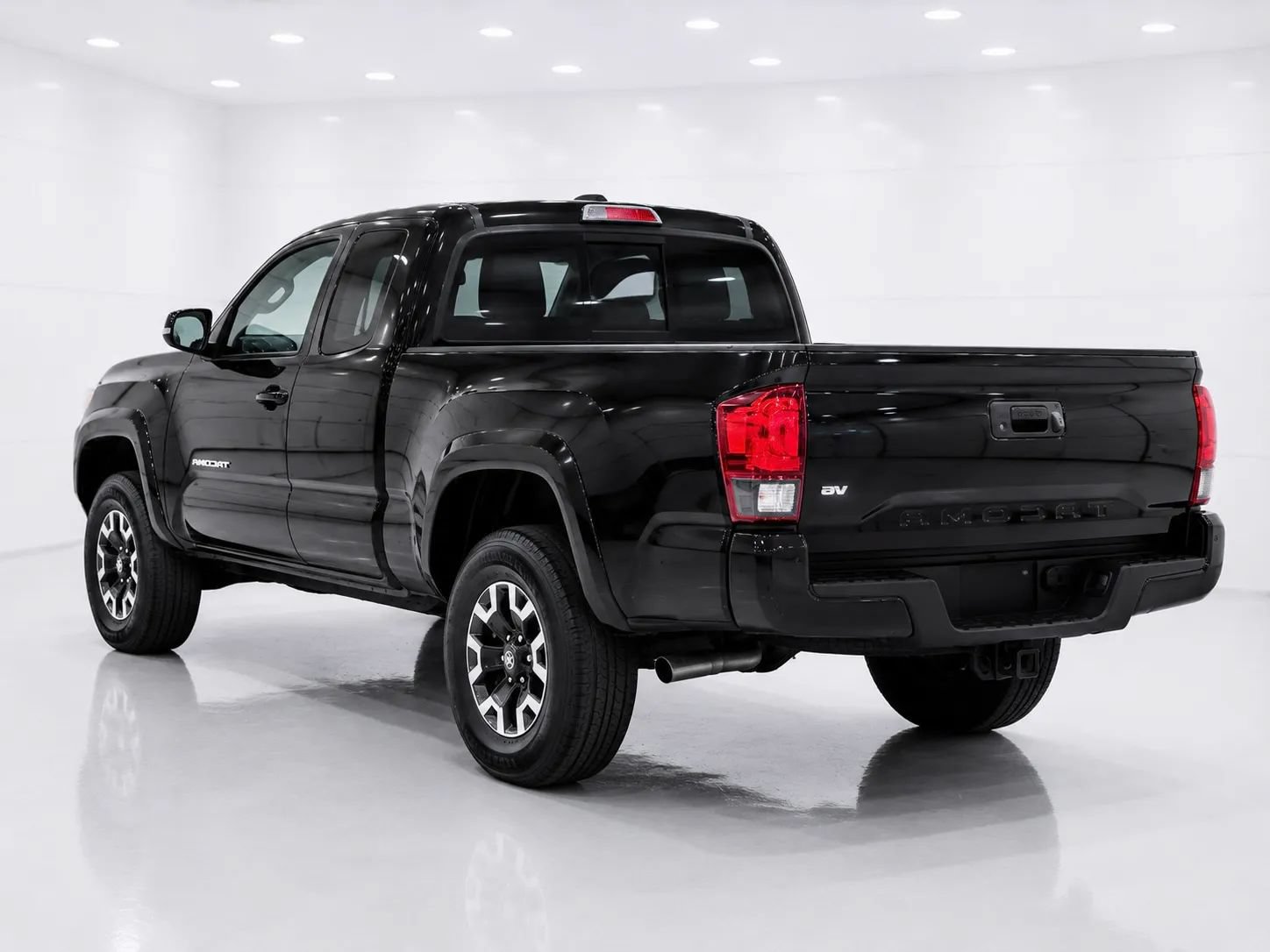 Used 2019 Toyota Tacoma TRD Off-Road AWD/4WD image 3