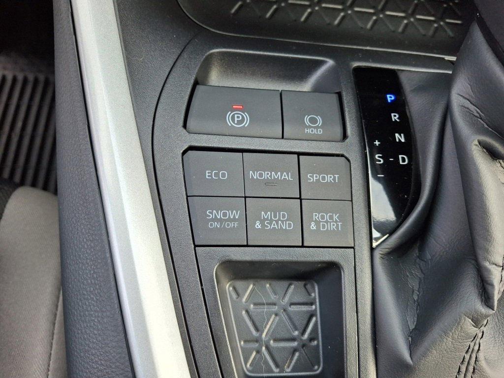 Used 2025 Toyota RAV4 XLE image 21