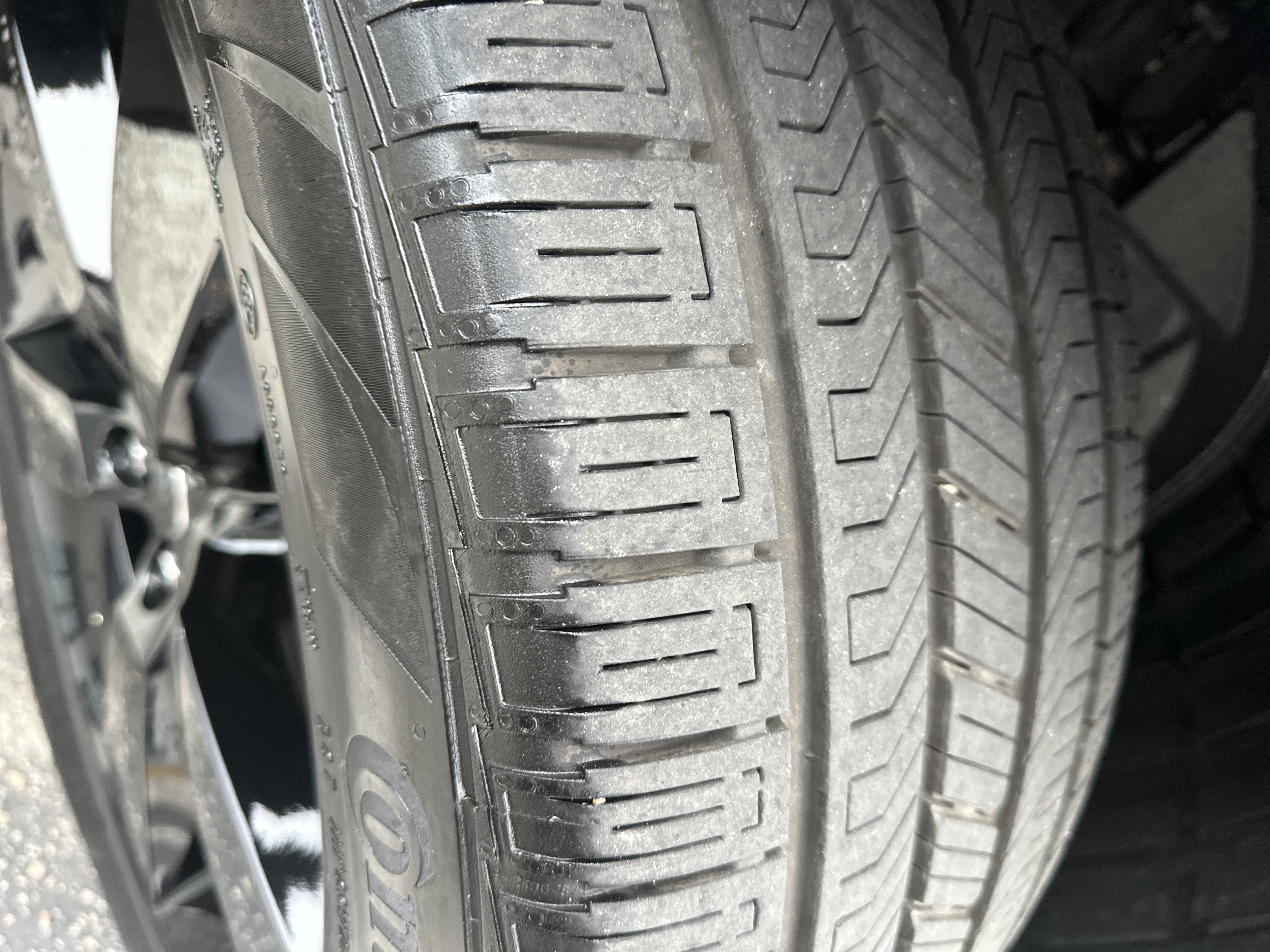 Used 2025 Land Rover Defender 110 Sedona Red Edition image 7