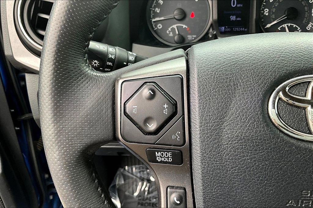 Used 2018 Toyota Tacoma TRD Sport w/ Technology Package image 13
