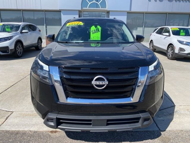 Used 2024 Nissan Pathfinder SV image 11