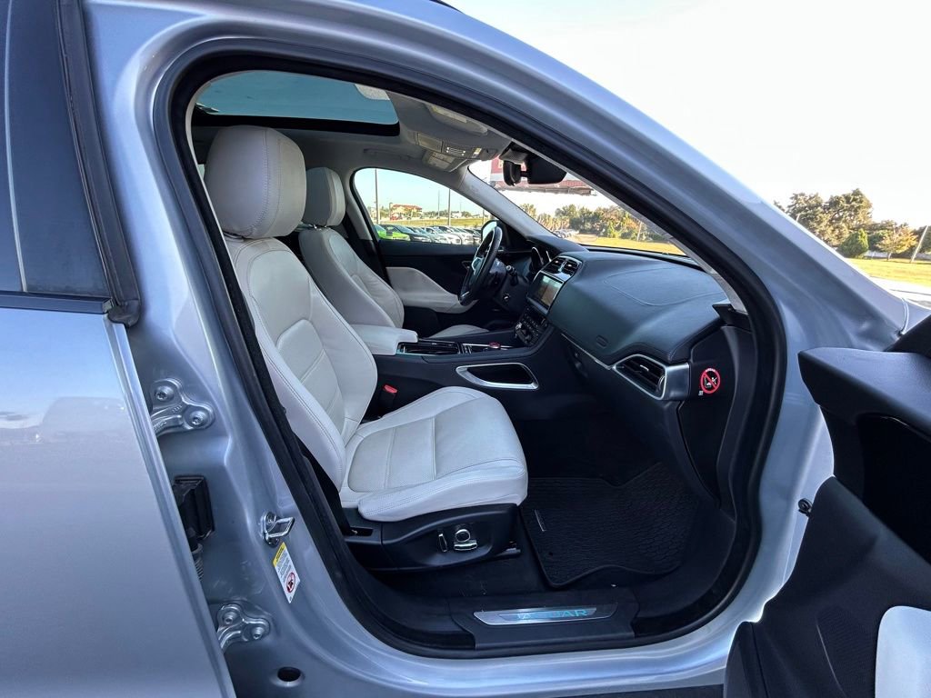 Used 2019 Jaguar F-PACE Prestige image 45