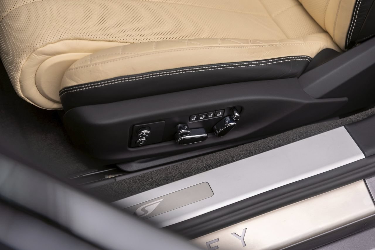 Certified 2024 Bentley Continental GT V8 AWD/4WD image 27