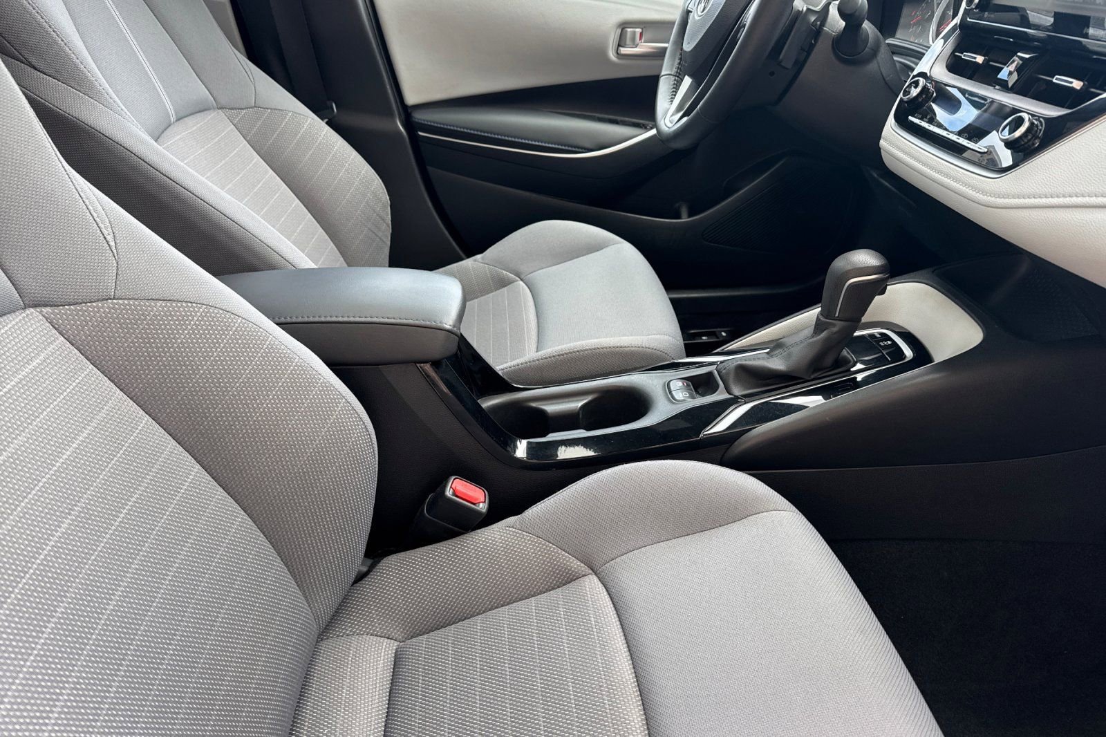 Used 2021 Toyota Corolla SE w/ SE Premium Package FWD image 18