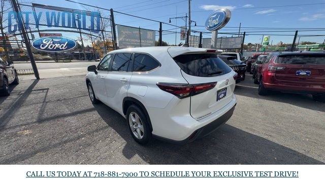 Used 2024 Toyota Highlander LE image 3