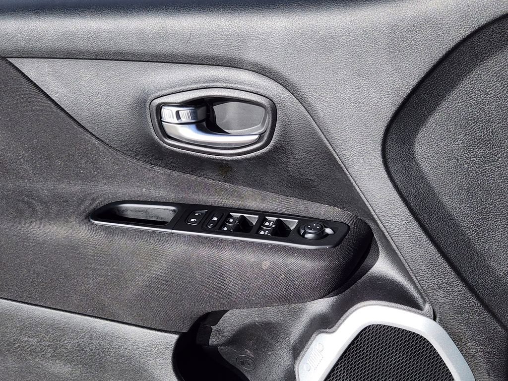 Used 2021 Jeep Renegade Latitude w/ Convenience Group image 6