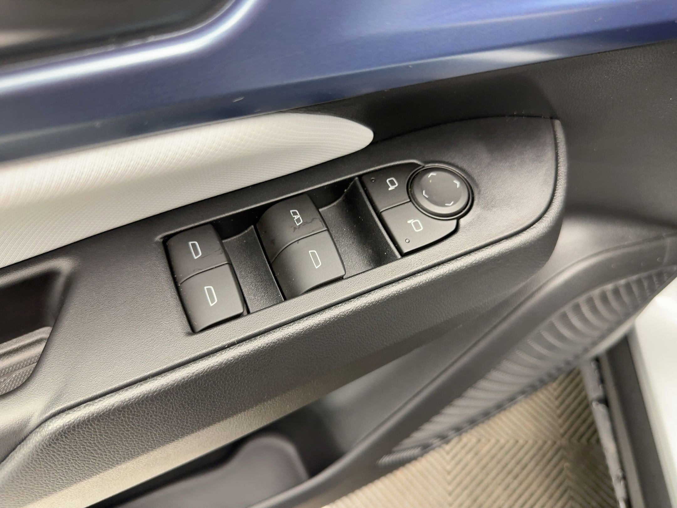 New 2026 Chevrolet Equinox EV LT image 13