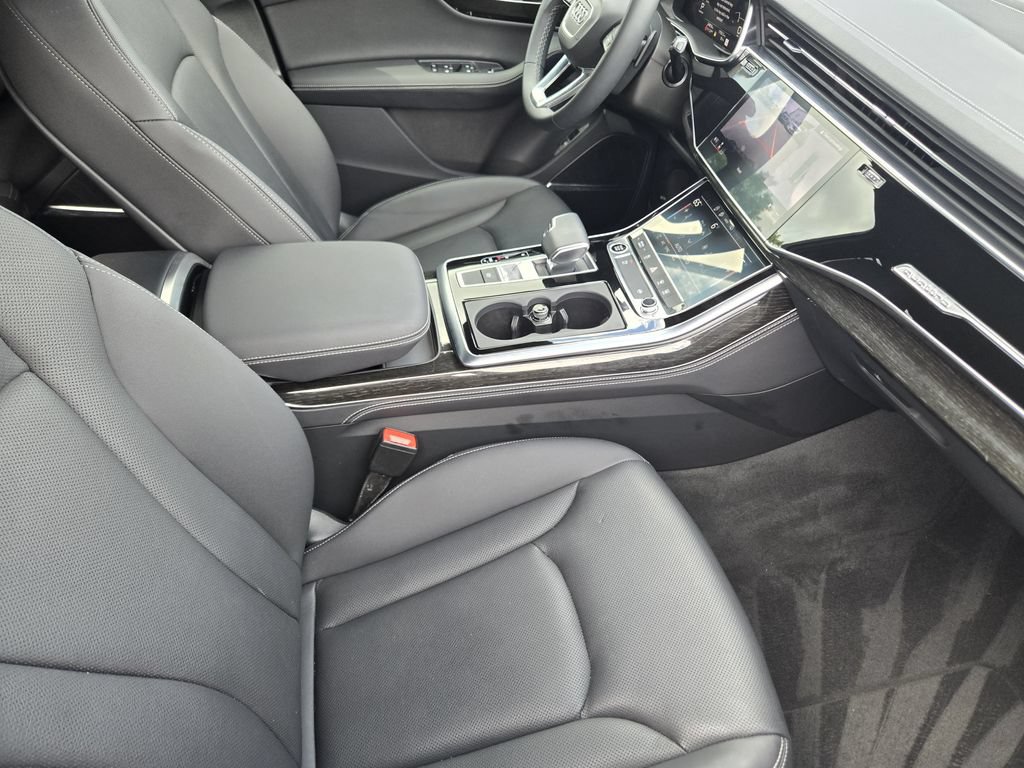 Certified 2025 Audi Q7 2.0T Premium Plus w/ Premium Plus Package AWD/4WD image 17