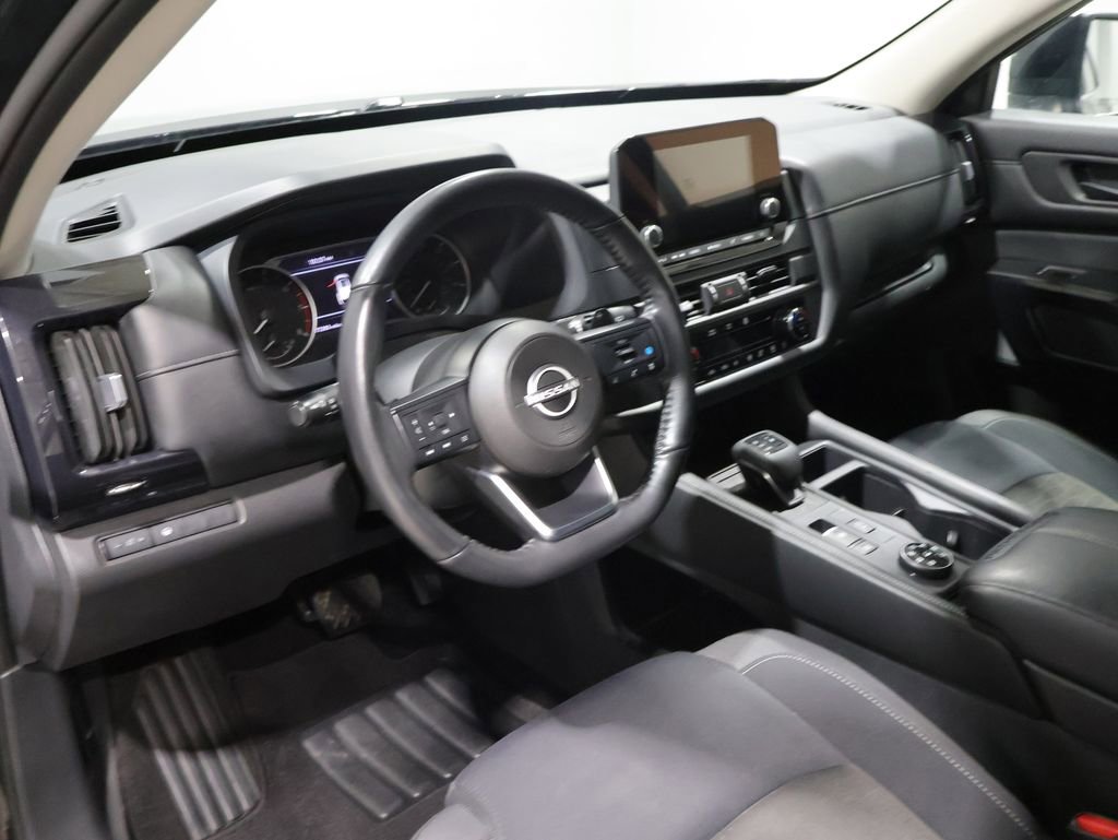 Used 2024 Nissan Pathfinder S AWD/4WD image 16