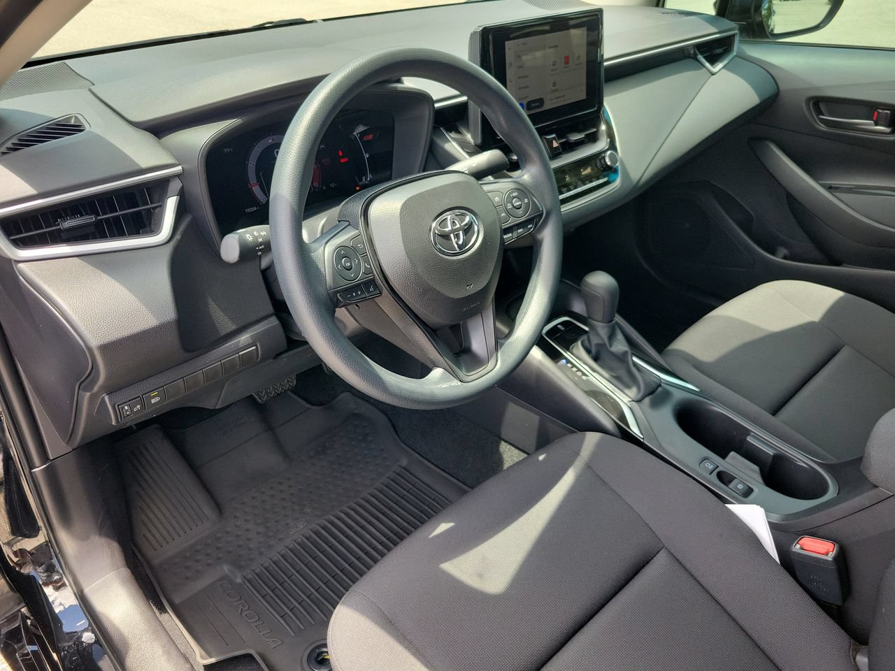 Used 2026 Toyota Corolla LE FWD image 15