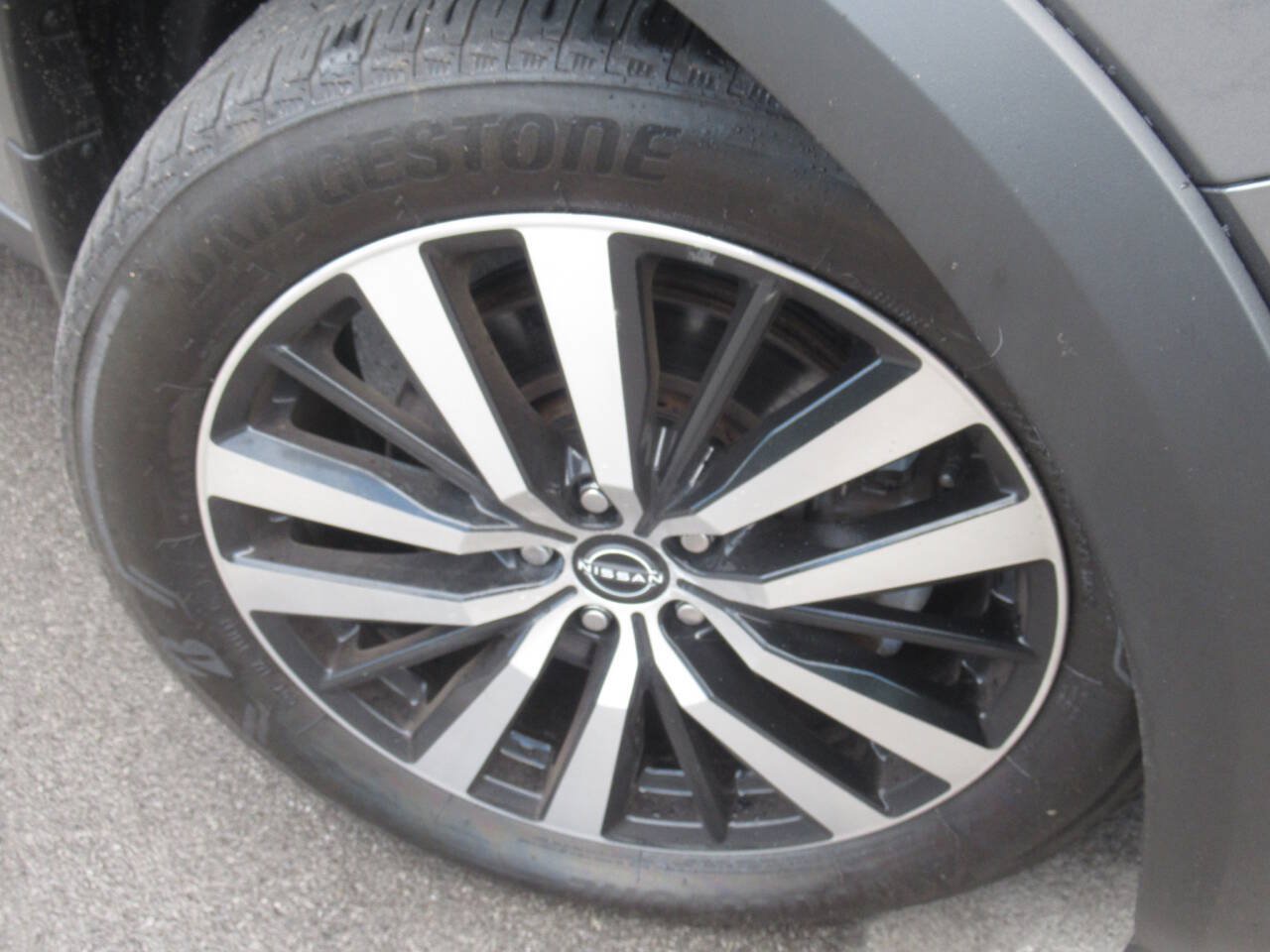 Used 2025 Nissan Pathfinder Platinum AWD/4WD image 3