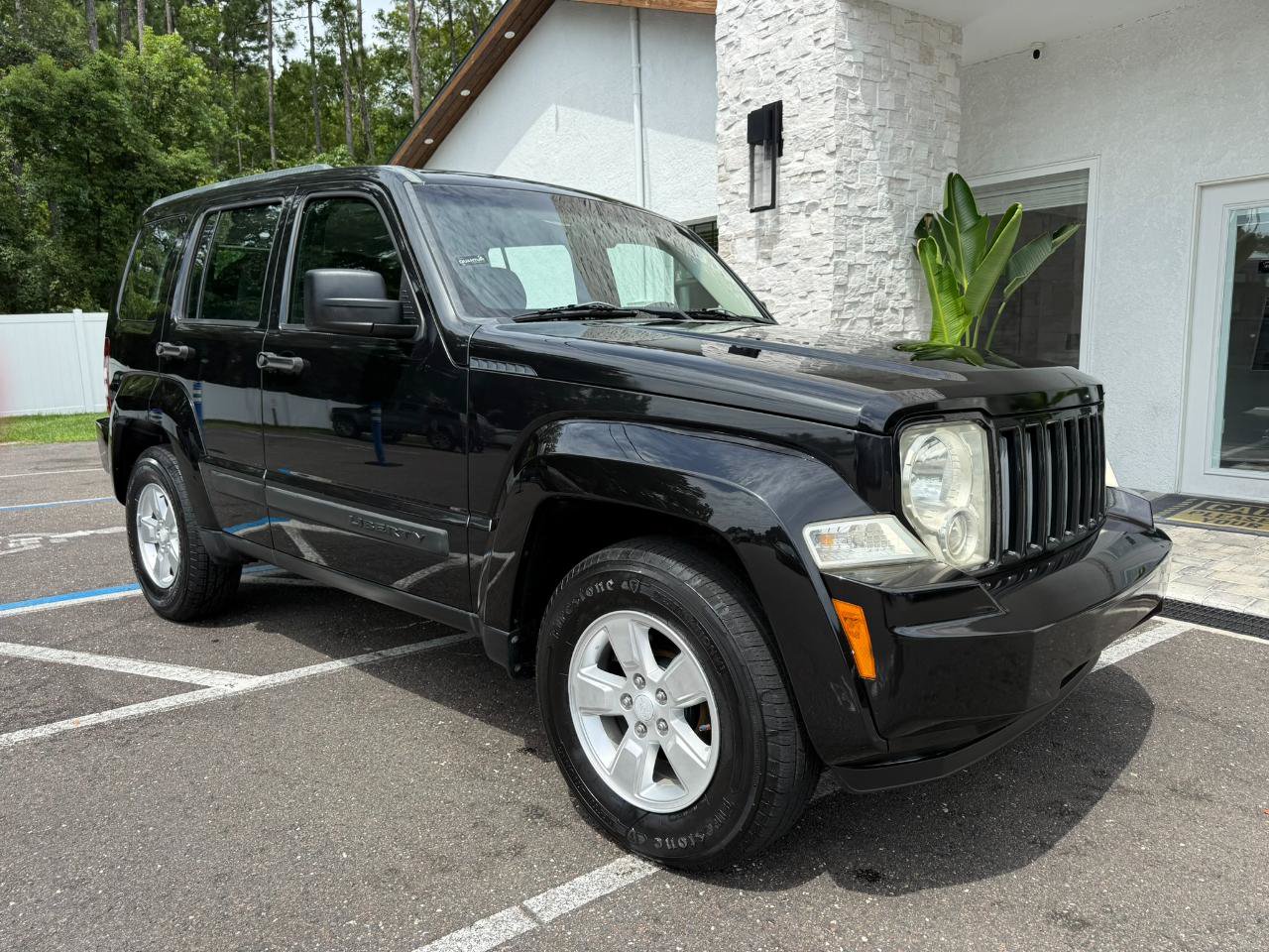 Used 2010 Jeep Liberty Sport AWD/4WD image 14