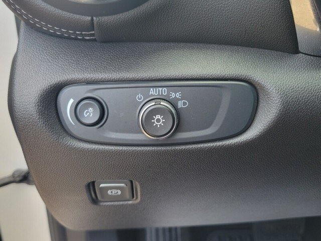 Used 2024 Chevrolet Blazer LT FWD image 19