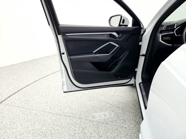Used 2022 Audi Q3 2.0T Premium Plus w/ Premium Plus Package image 26