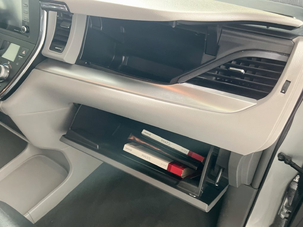 Used 2019 Toyota Sienna LE FWD image 27