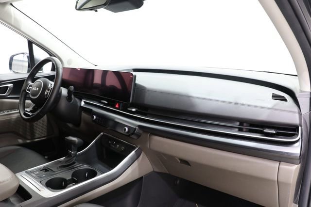 Used 2025 Kia Carnival image 16