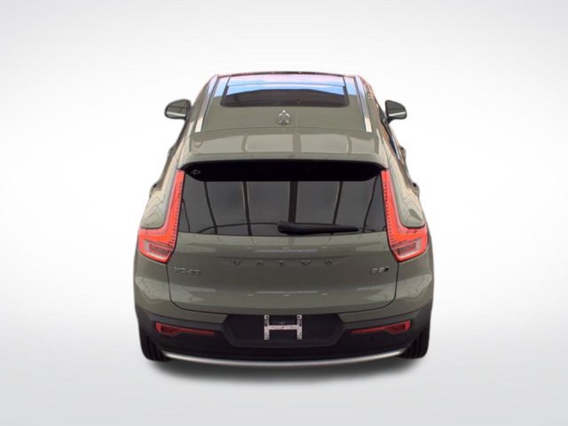 Used 2024 Volvo XC40 B5 Plus AWD/4WD image 6
