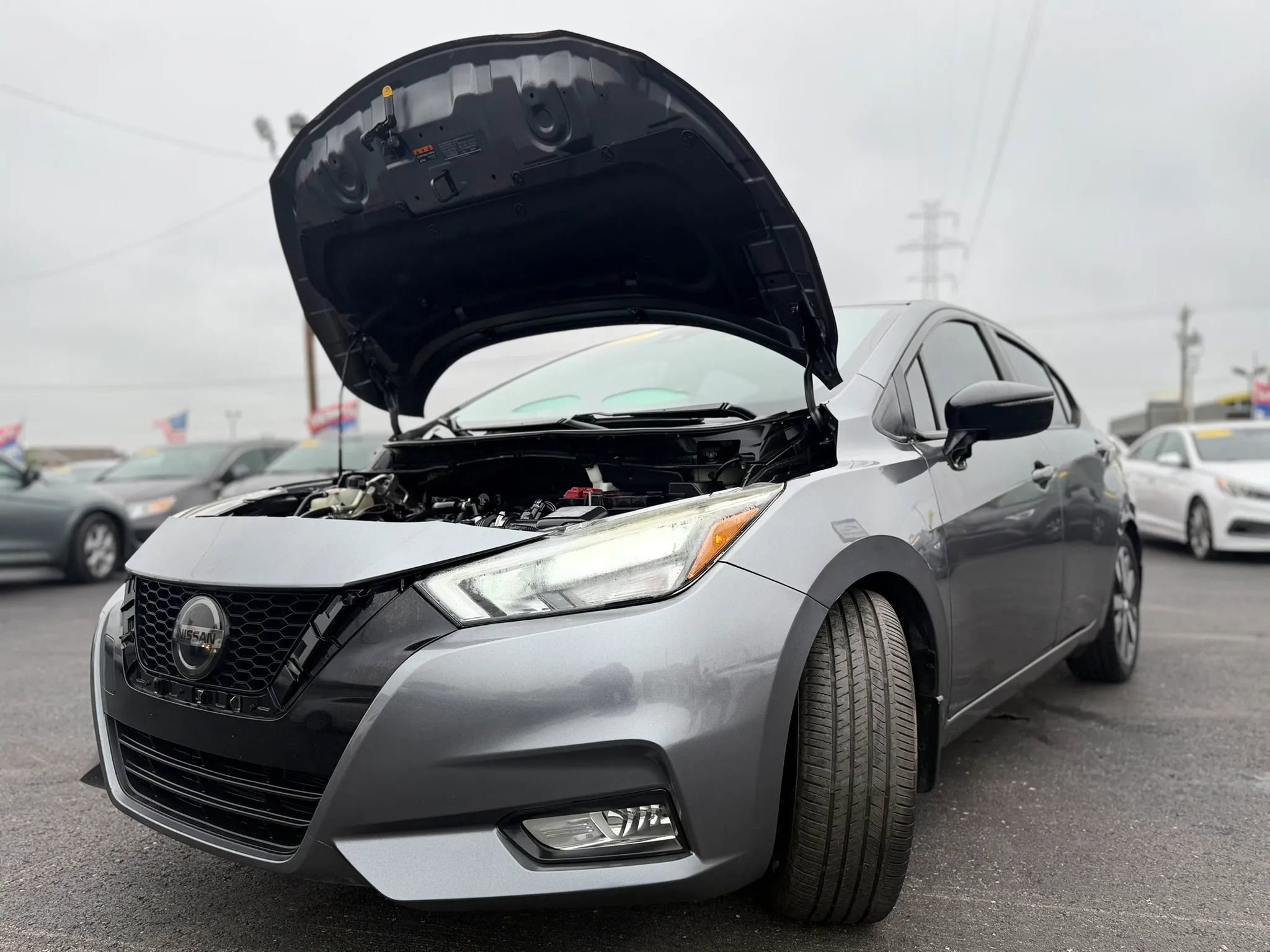 Used 2020 Nissan Versa SR FWD image 12