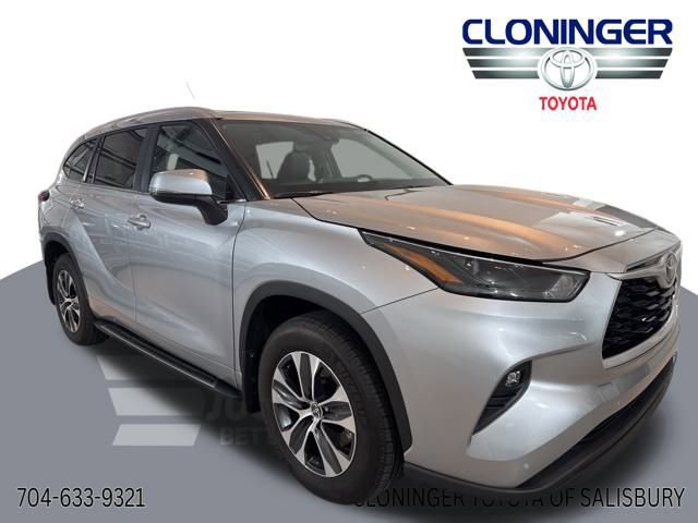 New 2025 Toyota Highlander XLE image 1