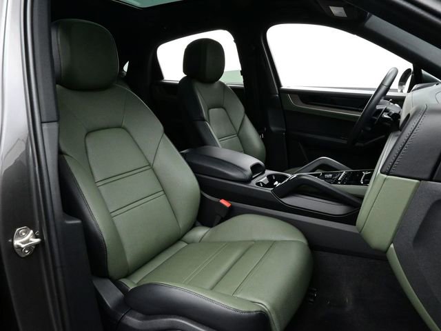 Certified 2025 Porsche Cayenne E-Hybrid Coupe image 18