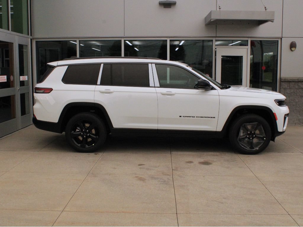 New 2026 Jeep Grand Cherokee L Limited w/ Limited Altitude Package AWD/4WD image 4
