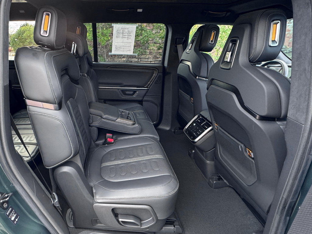 Used 2025 Rivian R1S Adventure Dual AWD/4WD image 41