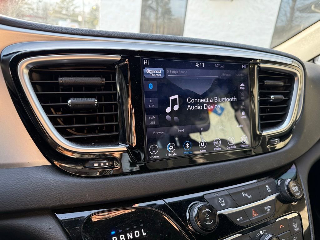 Used 2018 Chrysler Pacifica Touring-L Plus image 10