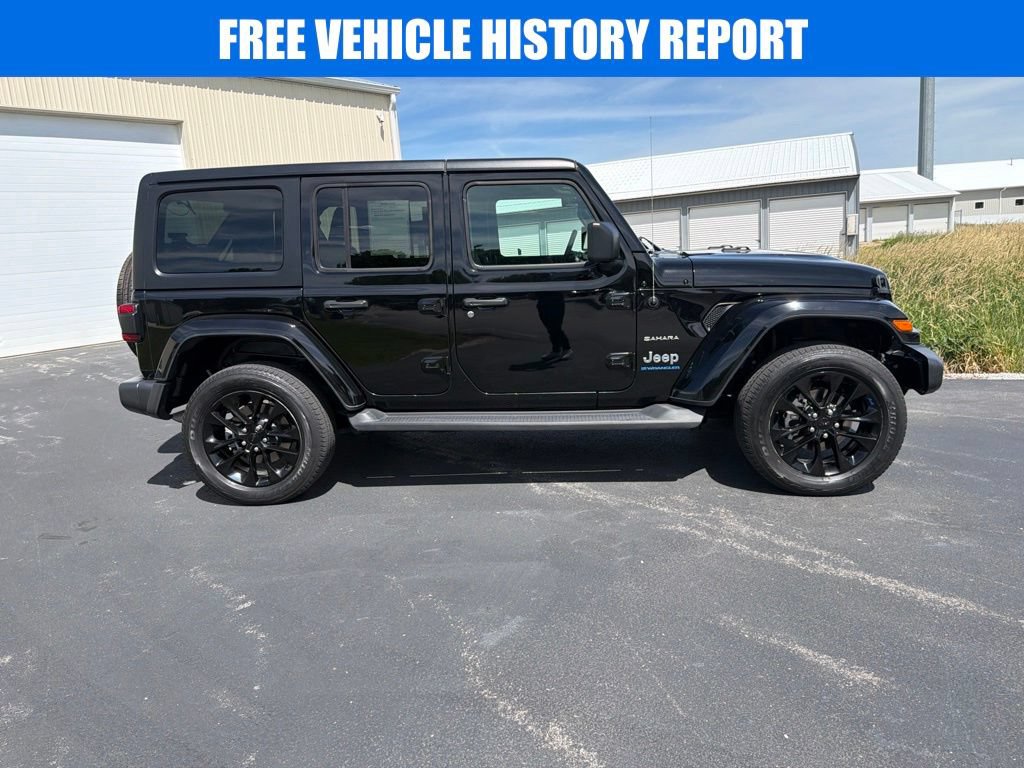 Used 2023 Jeep Wrangler Unlimited Sahara AWD/4WD image 3