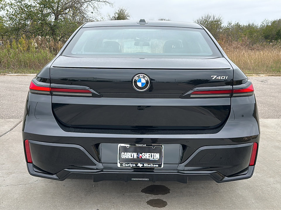 New 2026 BMW 740i RWD image 7