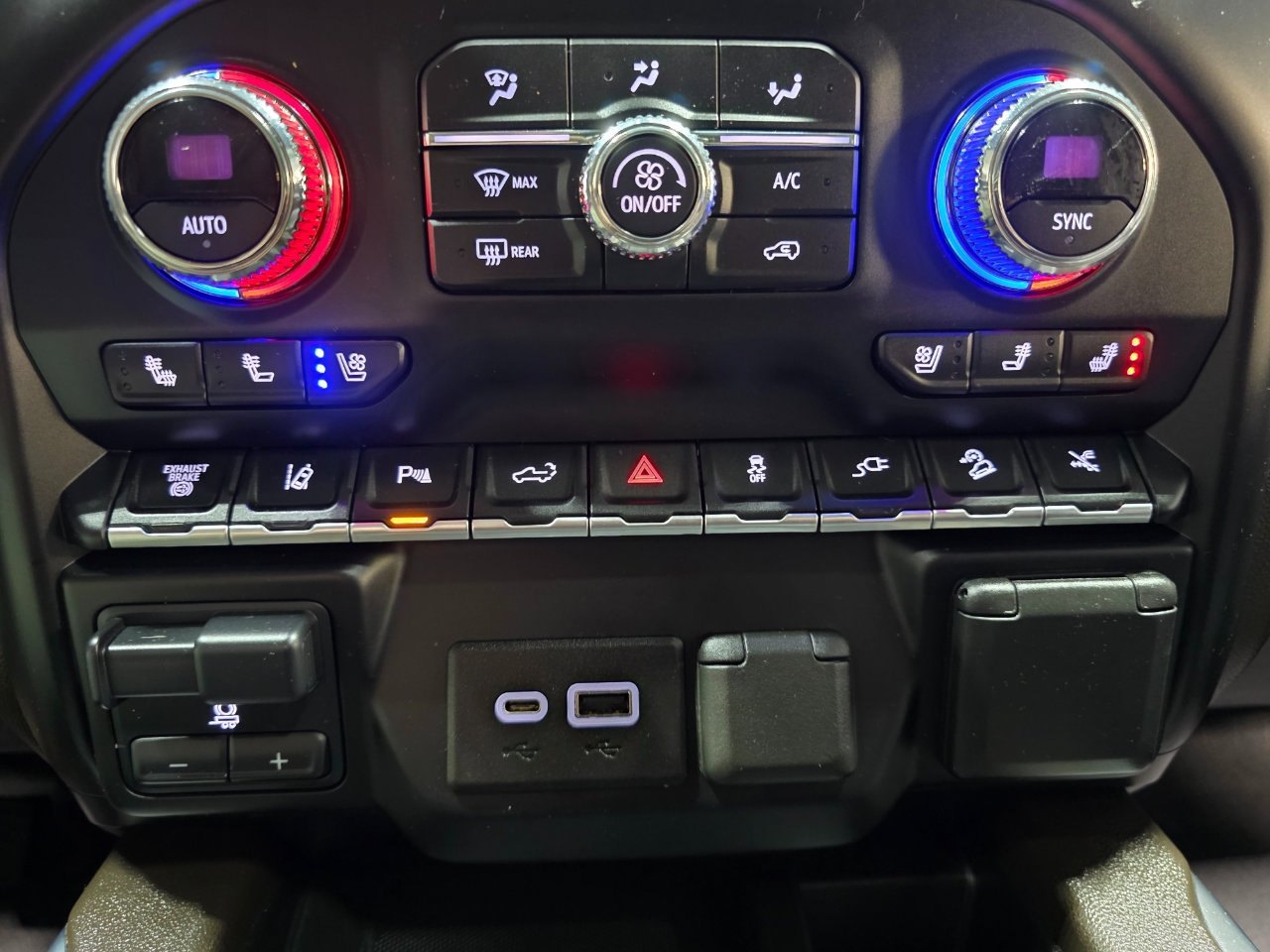 Used 2021 GMC Sierra 2500 Denali w/ Denali Black Diamond Edition image 29