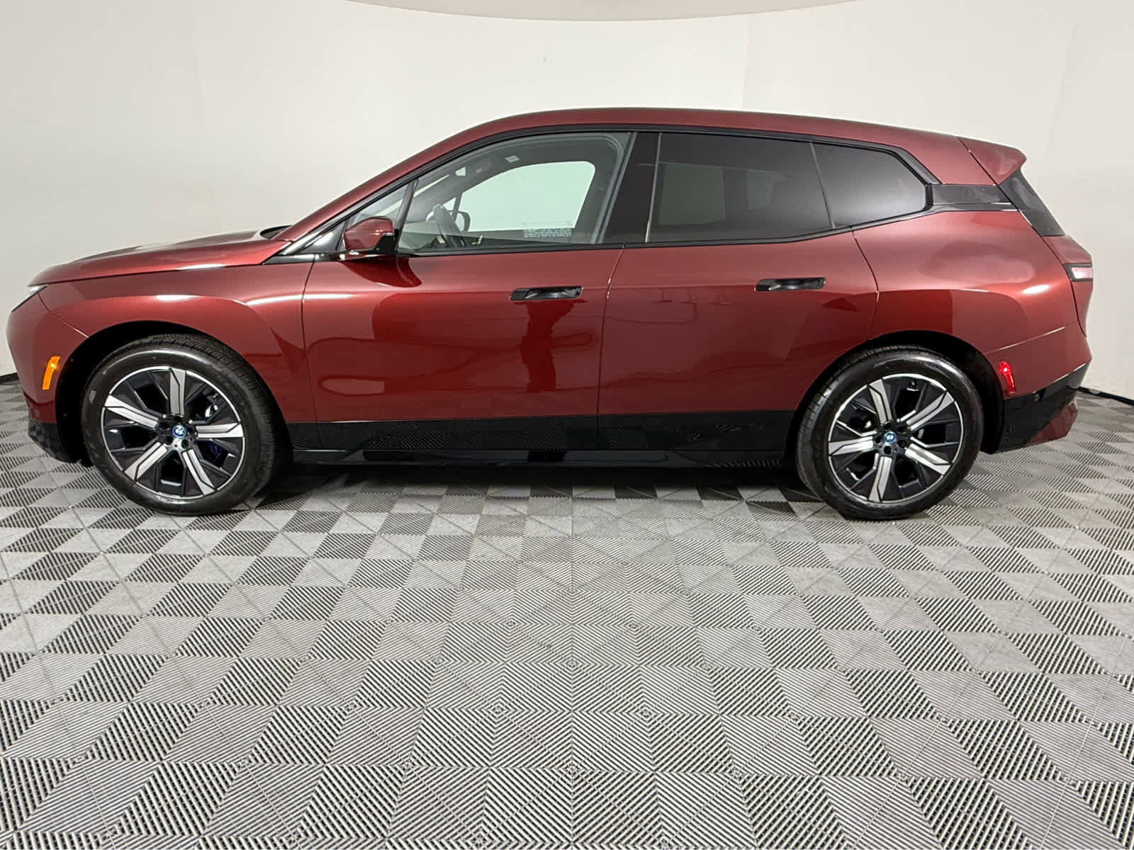 Certified 2025 BMW iX xDrive50 image 7