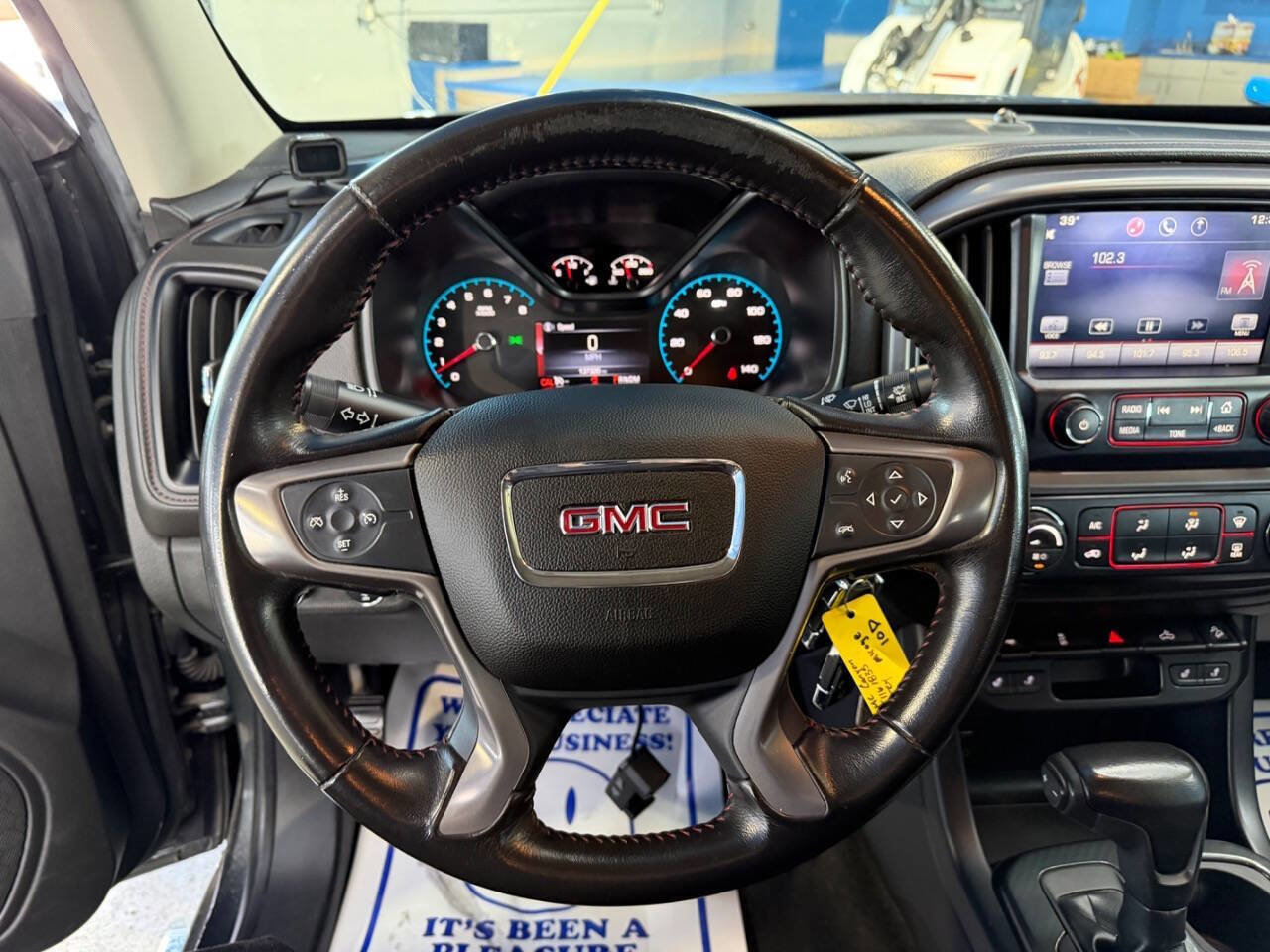 Used 2015 GMC Canyon SLE image 23