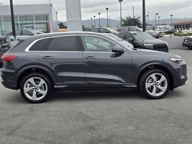 Used 2025 Audi Q5 Premium Plus w/ Premium Plus image 38