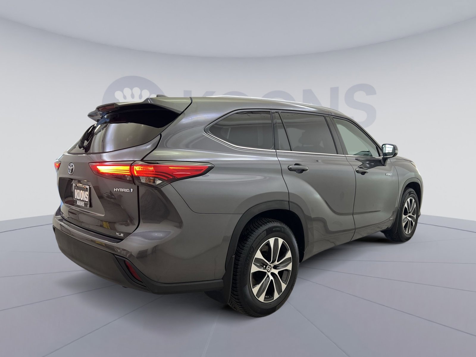 Used 2021 Toyota Highlander XLE image 5