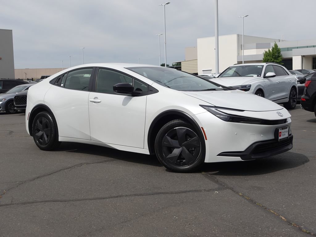 Used 2023 Toyota Prius LE image 5