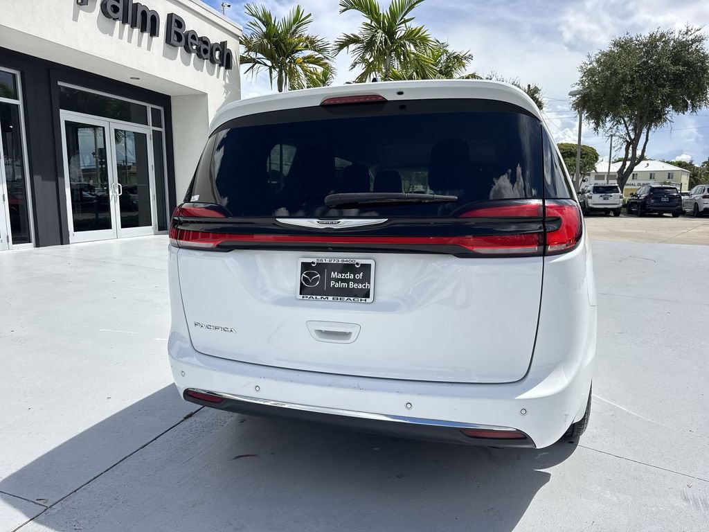Used 2024 Chrysler Pacifica Touring-L FWD image 25