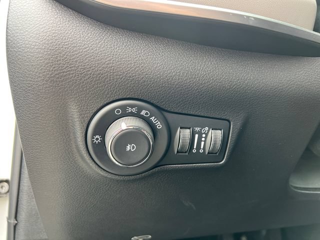 Certified 2025 Jeep Compass Limited AWD/4WD image 12