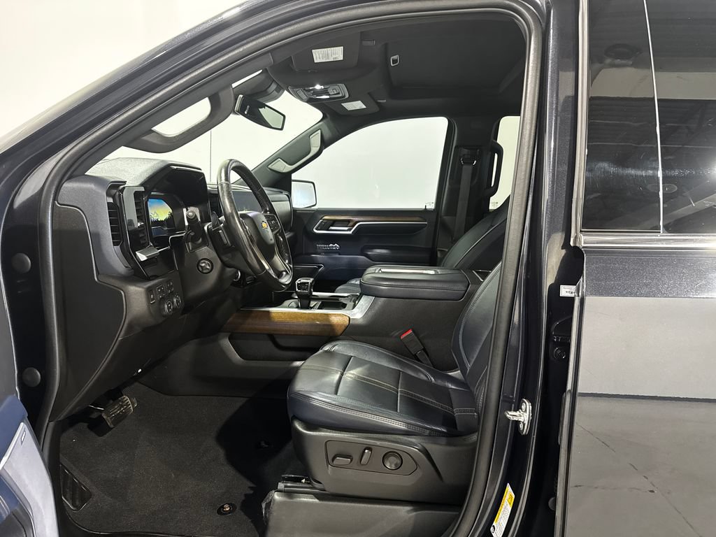 Used 2022 Chevrolet Silverado 1500 High Country w/ Z71 Off-Road Package AWD/4WD image 16