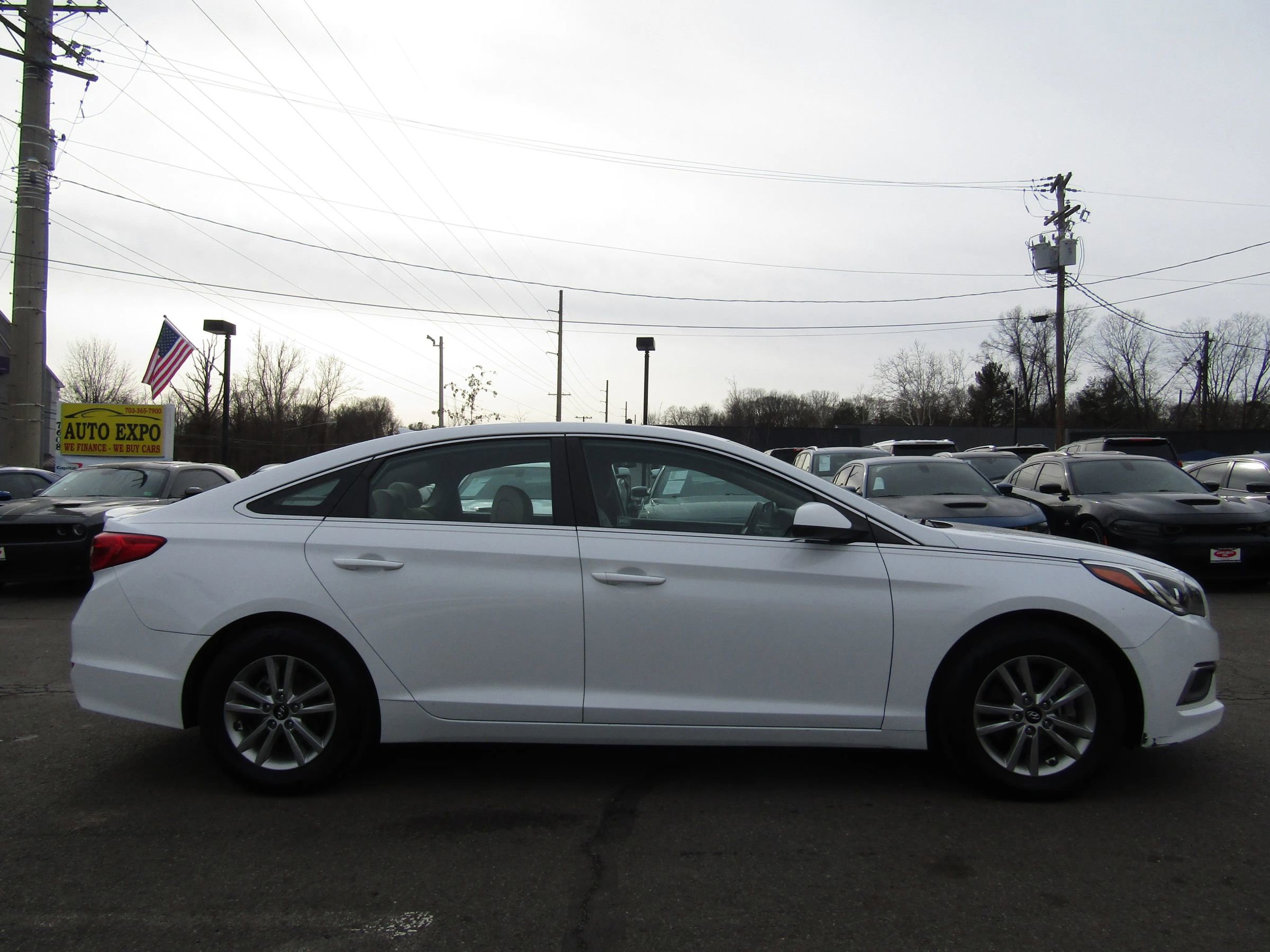 Used 2017 Hyundai Sonata SE w/ Cargo Package image 2