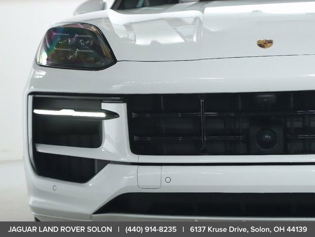 Used 2025 Porsche Cayenne GTS AWD/4WD image 46